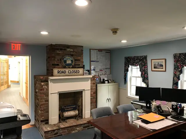 Atlantic Agency, after the LED upgrade, photo 6