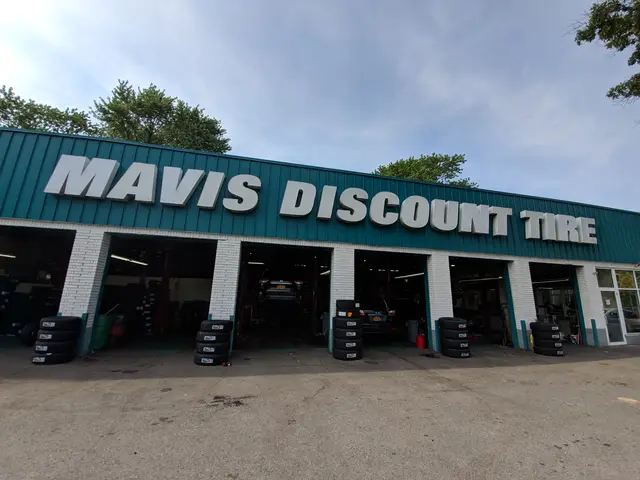 Mavis Discount Tire, Westbury, after the LED upgrade, photo 22