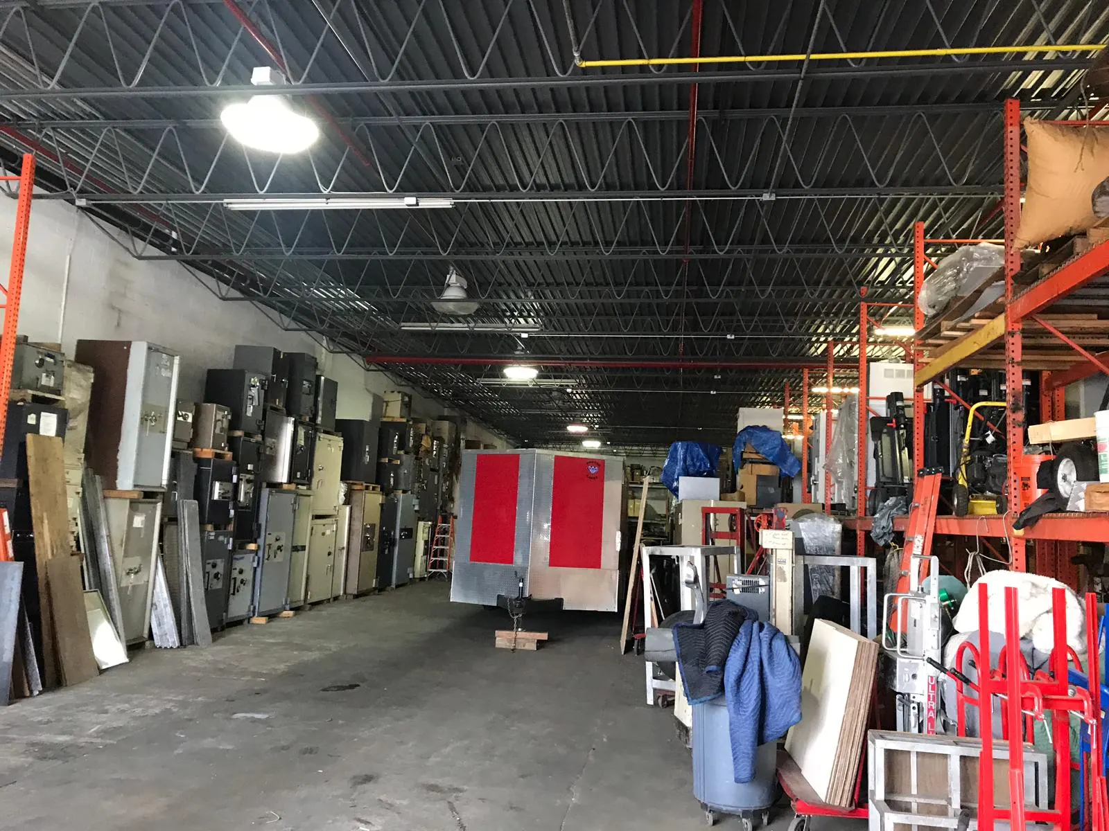 OZ Trucking & Rigging, before the LED upgrade