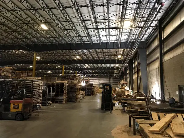 Pallets R Us, Bellport, before the LED upgrade, photo 2