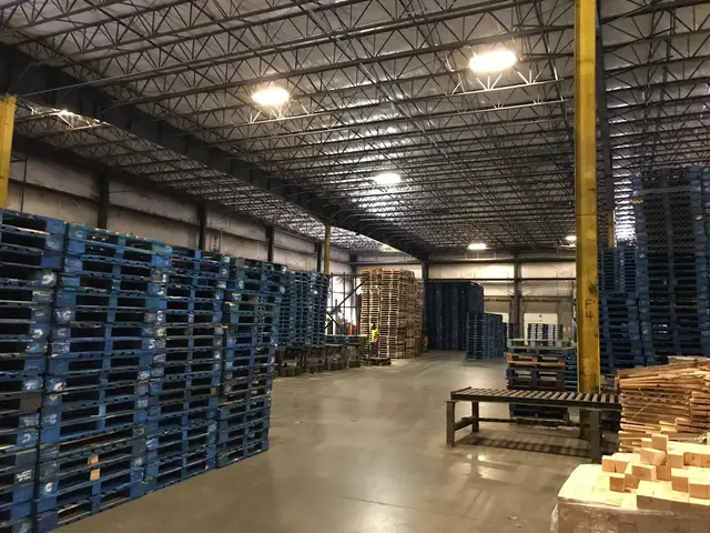 Pallets R Us, Bellport, before the LED upgrade, photo 3