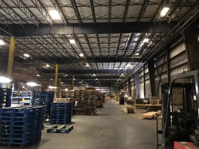 Pallets R Us, Bellport, before the LED upgrade, photo 4