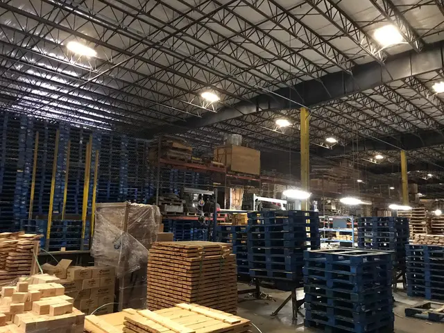 Pallets R Us, Bellport, before the LED upgrade, photo 5