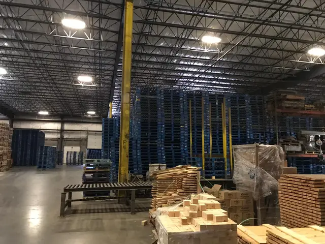 Pallets R Us, Bellport, before the LED upgrade, photo 6