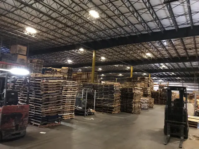 Pallets R Us, Bellport, before the LED upgrade, photo 7