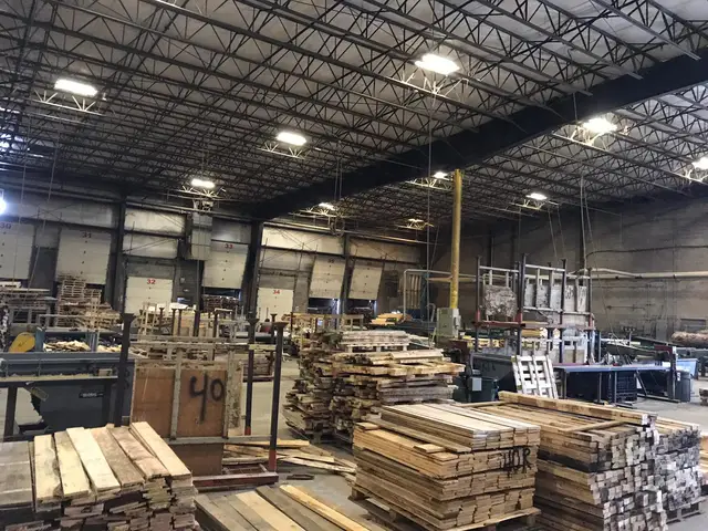 Pallets R Us, Bellport, before the LED upgrade, photo 11