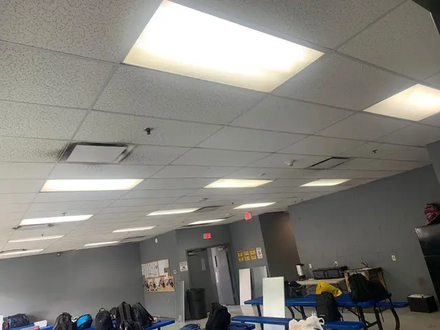 Pallets R Us, Bellport, before the LED upgrade, photo 12