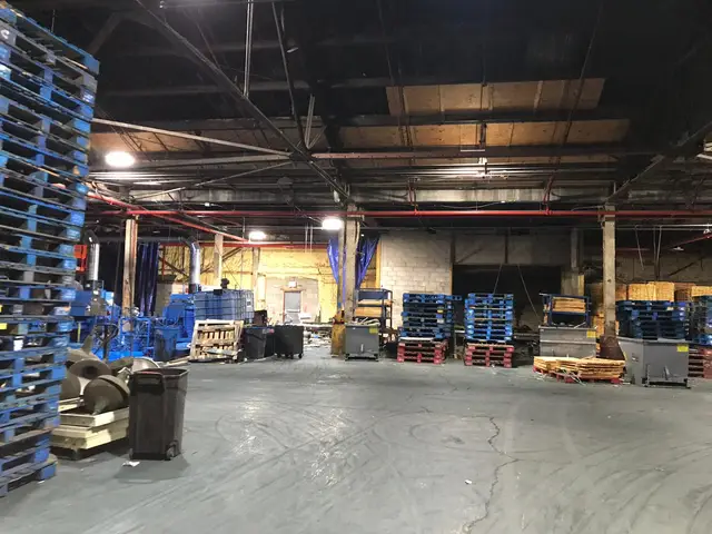 Pallets R Us, Bronx, after the LED upgrade, photo 9
