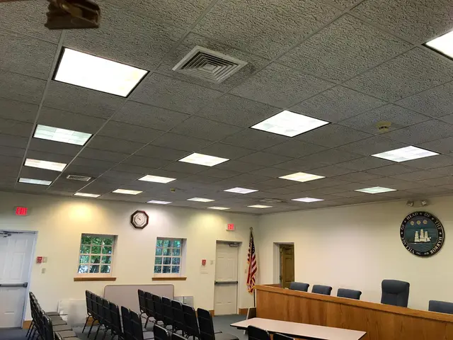Village of Head of the Harbor, before the LED upgrade, photo 4